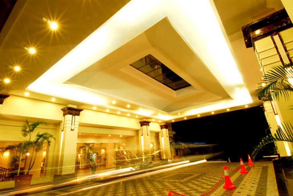 Hotel Gran Puri מנאדו מראה חיצוני תמונה