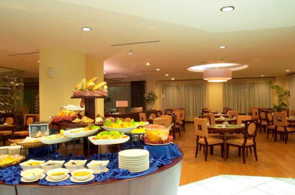 Hotel Gran Puri מנאדו מראה חיצוני תמונה