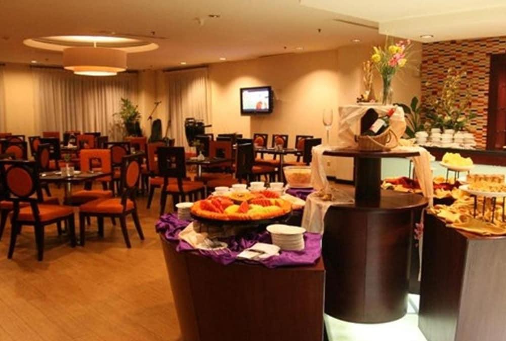 Hotel Gran Puri מנאדו מראה חיצוני תמונה