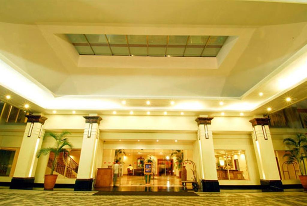 Hotel Gran Puri מנאדו מראה חיצוני תמונה